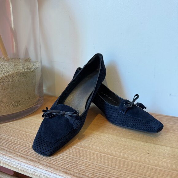 Stuart Weitzman Navy Suede Bow Kitten Heel Pumps Size 7 - Picture 1 of 10